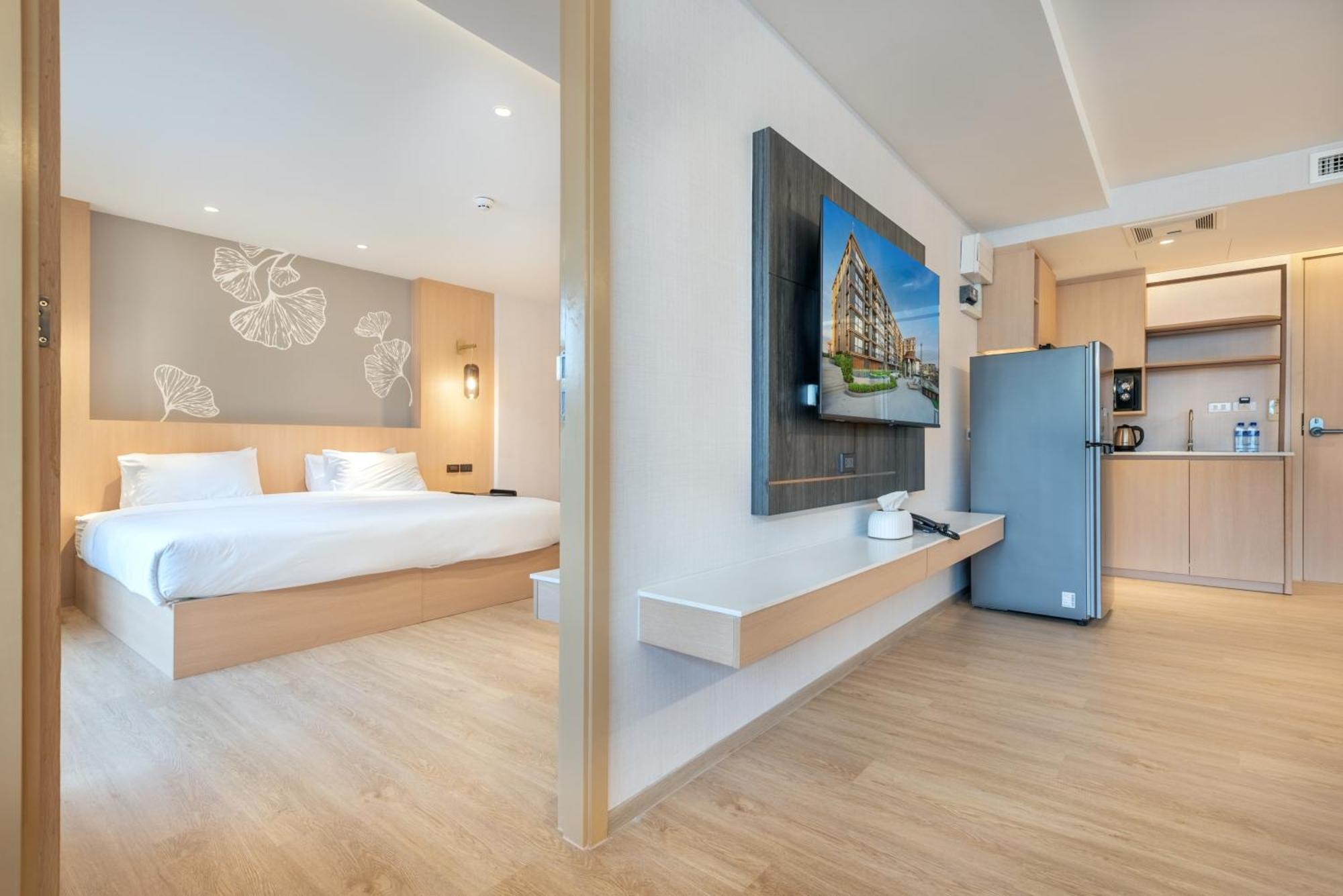 Salaya One Hotel & Service Apartment Exterior photo