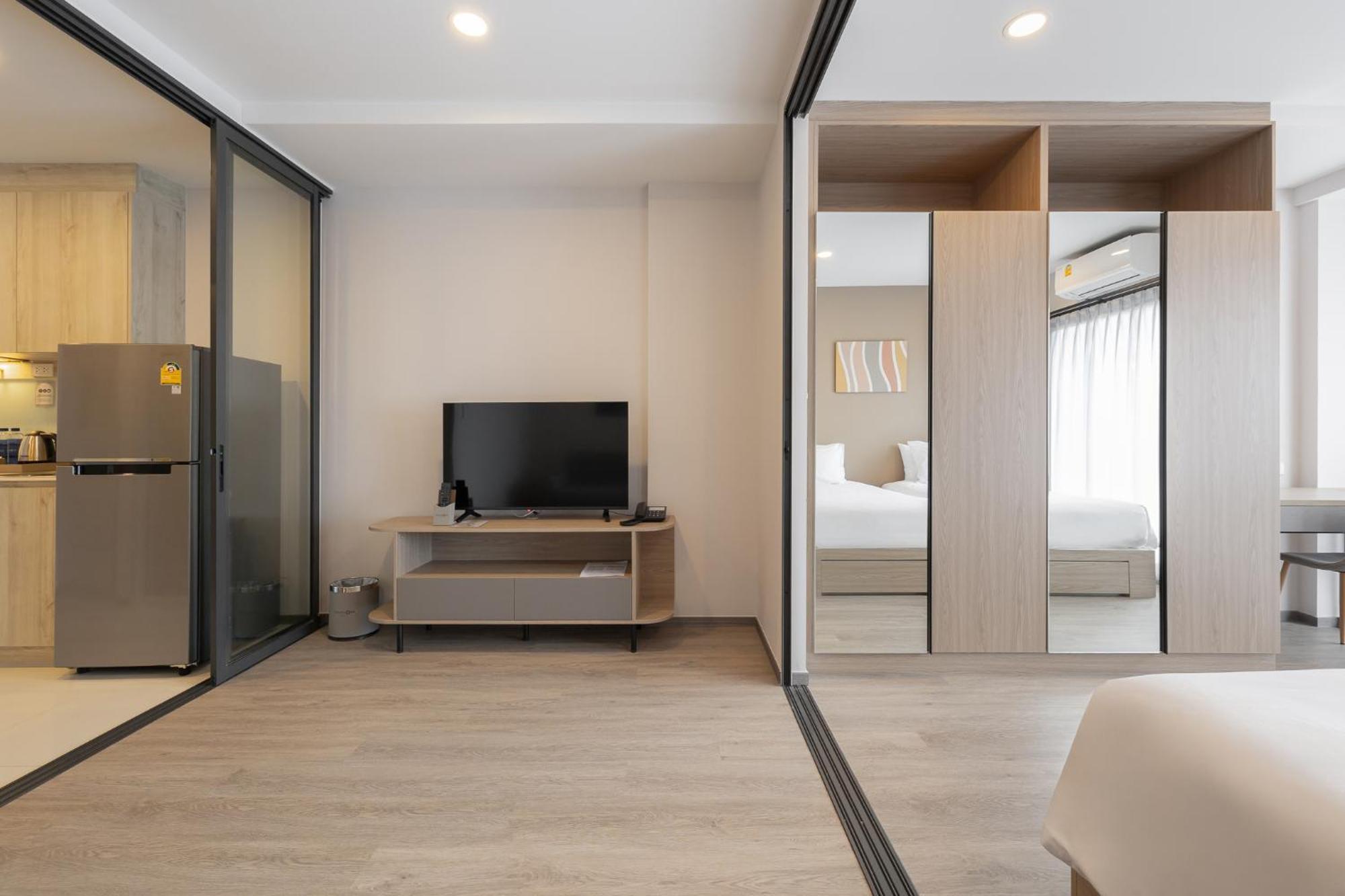 Salaya One Hotel & Service Apartment Exterior photo